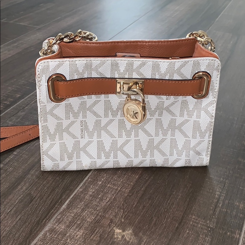 AUTHETIC Michael Kors satchel!